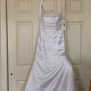 NWT David’s Bridal wedding gown gorgeous